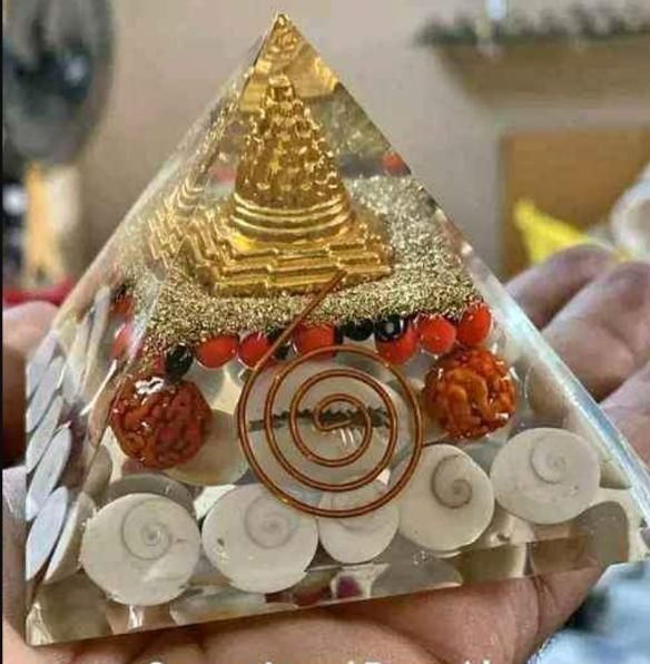 Crystal Wealth Gomati Chakra Shree Yantra Pyramid - Image 5
